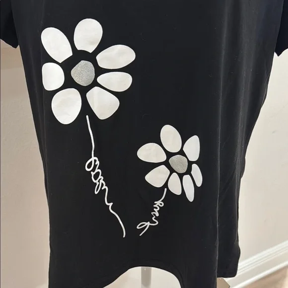 Flamingals NWT Black Floral V-Neck Women's T-Shirt - Picture 4 of 8